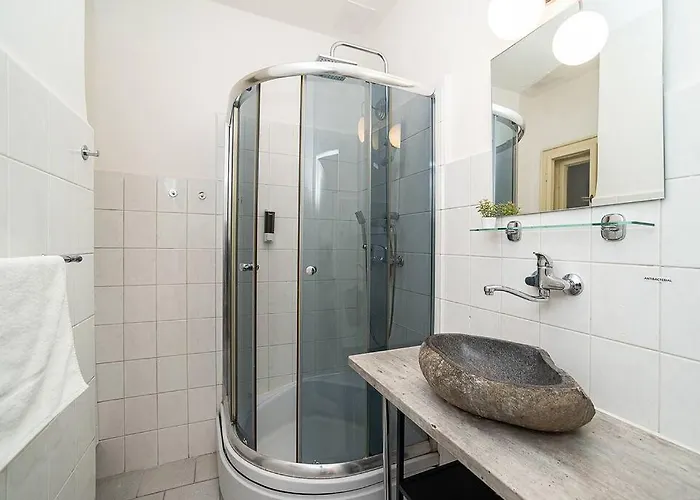 Modern, Bright In A Great Location דירה פראג