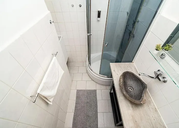Modern, Bright In A Great Location Прага