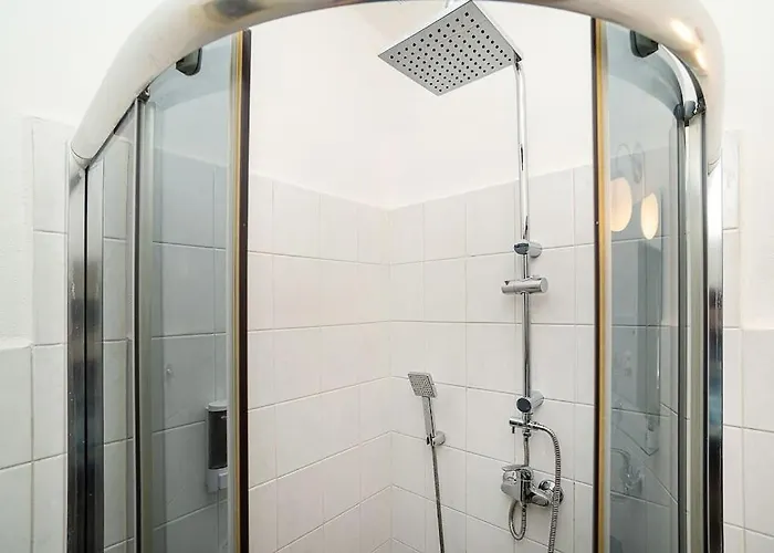 Modern, Bright In A Great Location